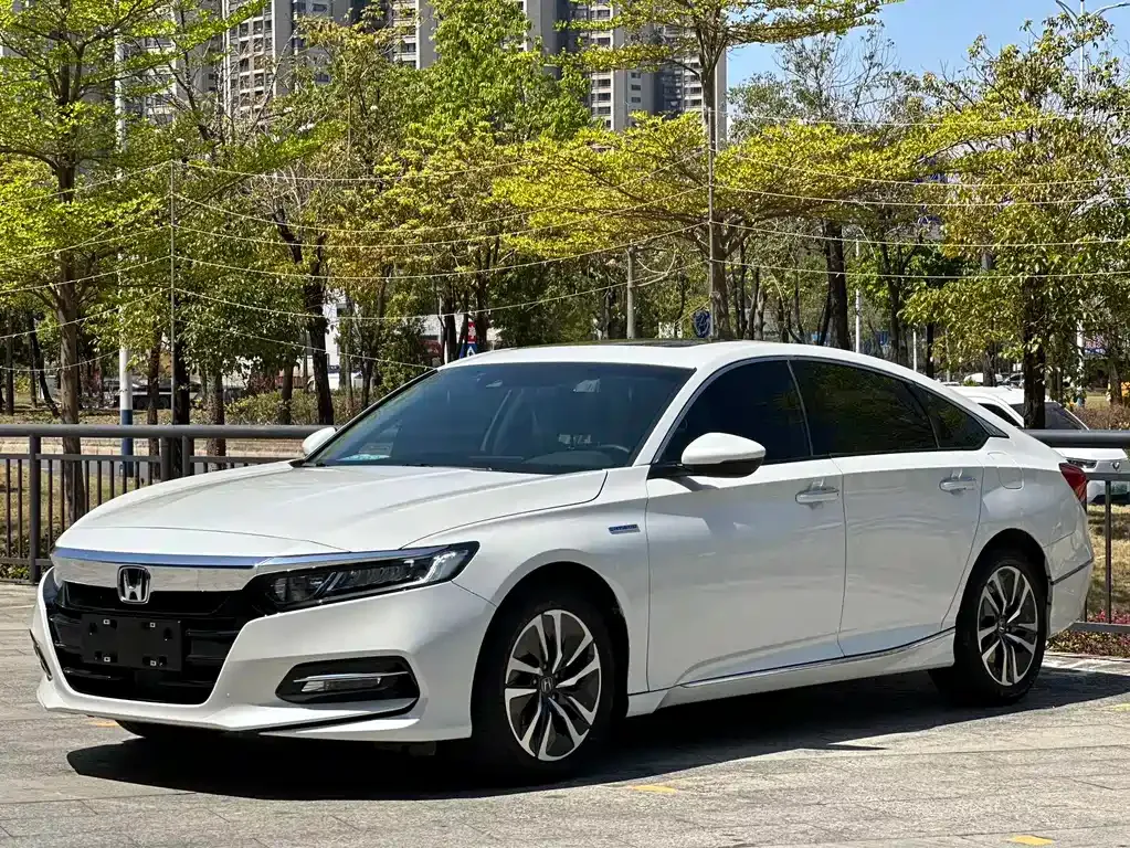 Honda Accord — фото 1