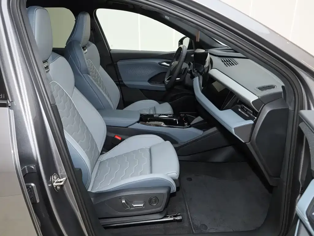 Audi Q6L e-tron — фото 10