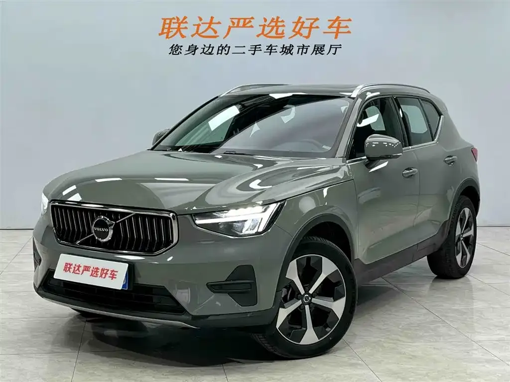 Volvo XC40 — фото 1