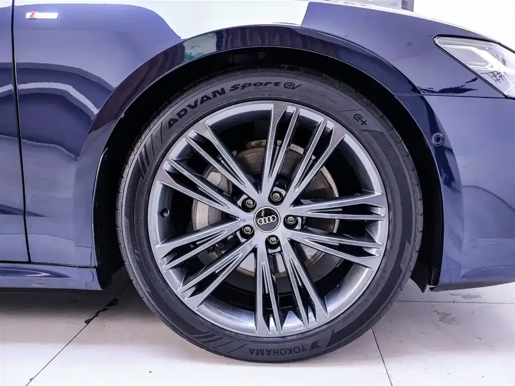 Audi A7 2021 из CN, фото 3