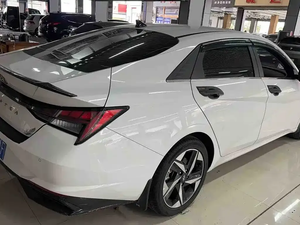 Hyundai Elantra — фото 8