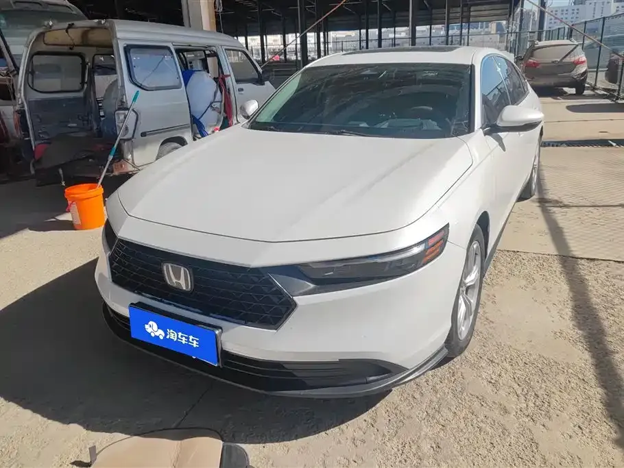 Honda Accord — фото 1