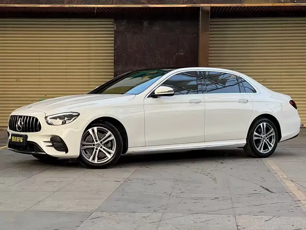 Mercedes-Benz E-Class — фото 1