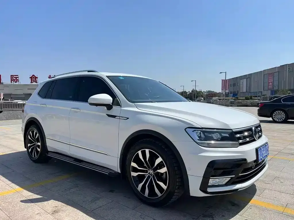 Volkswagen Tiguan L — фото 3