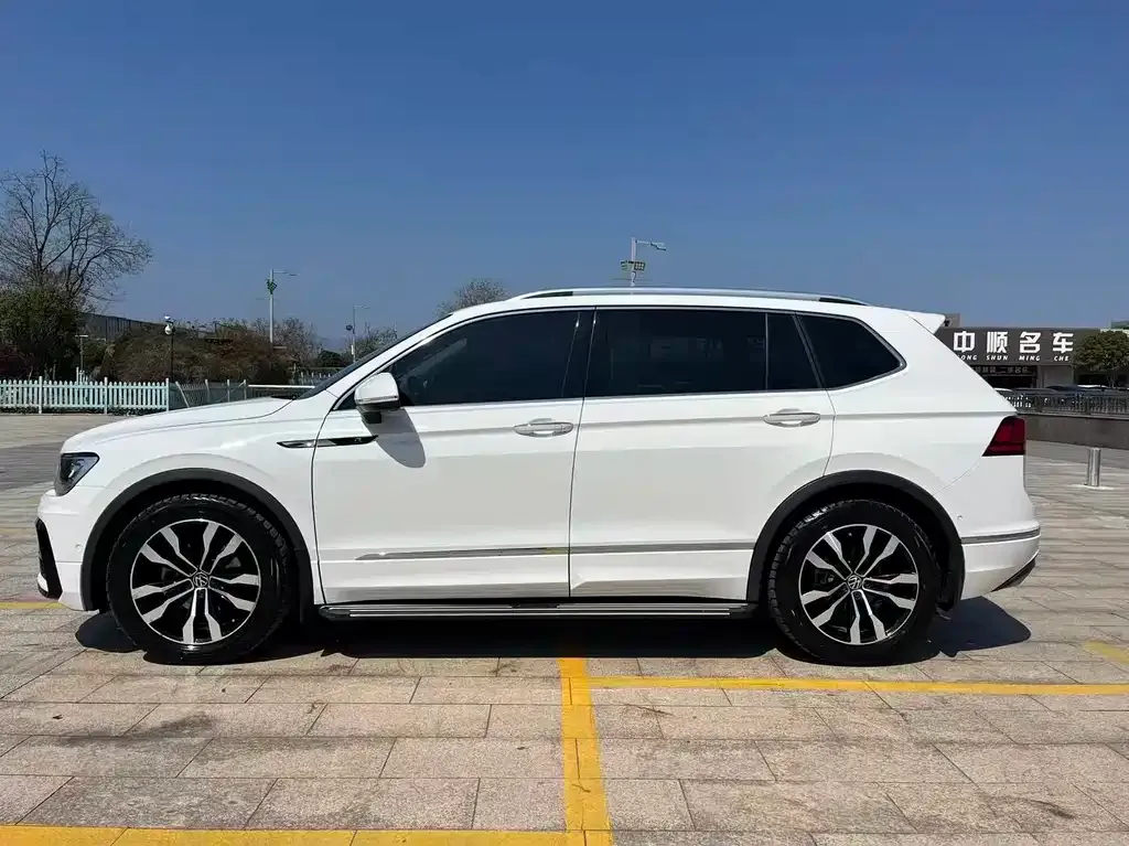 Volkswagen Tiguan L — фото 2