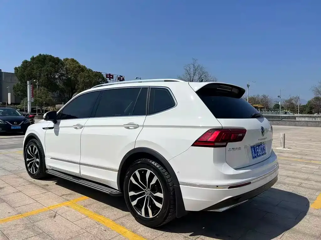 Volkswagen Tiguan L — фото 6