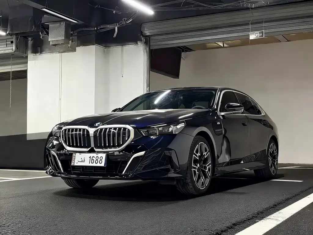 BMW 5 Series — фото 1
