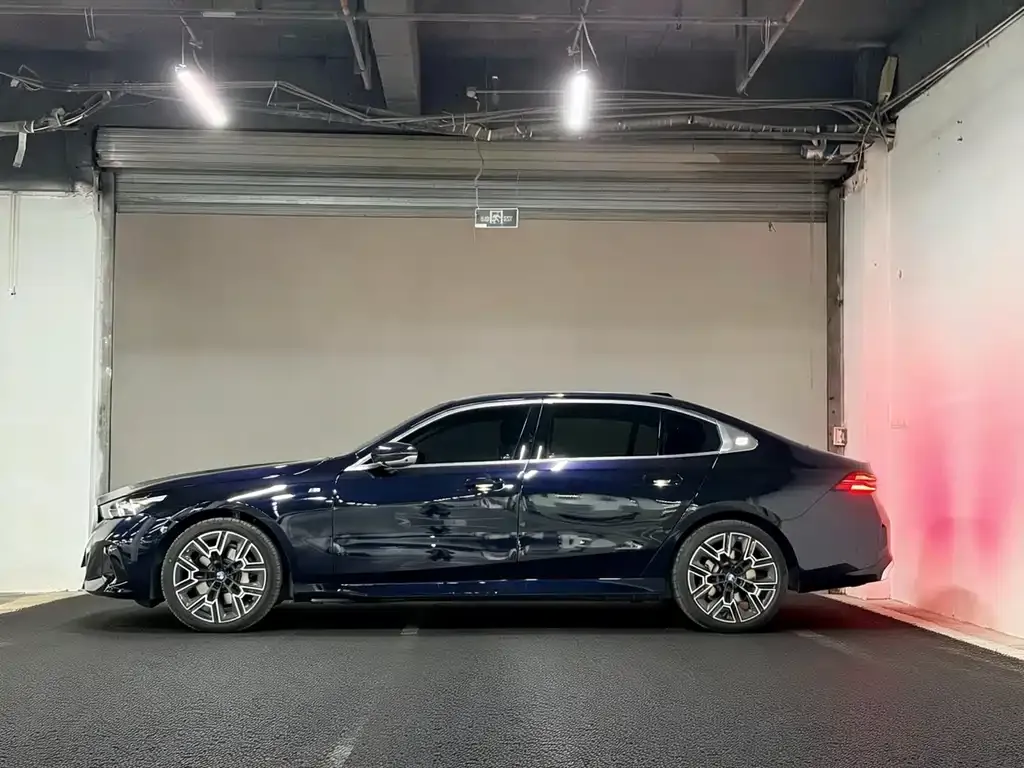 BMW 5 Series — фото 10