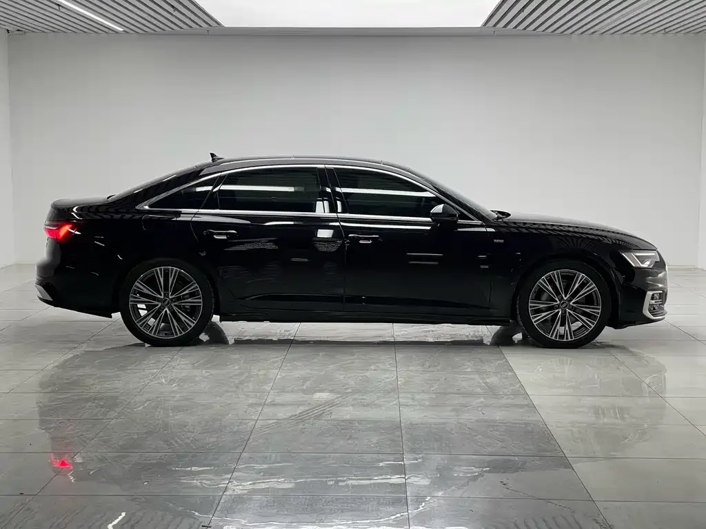 Audi A6L — фото 10
