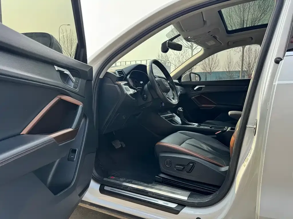 Audi Q3 2021 из CN, фото 7