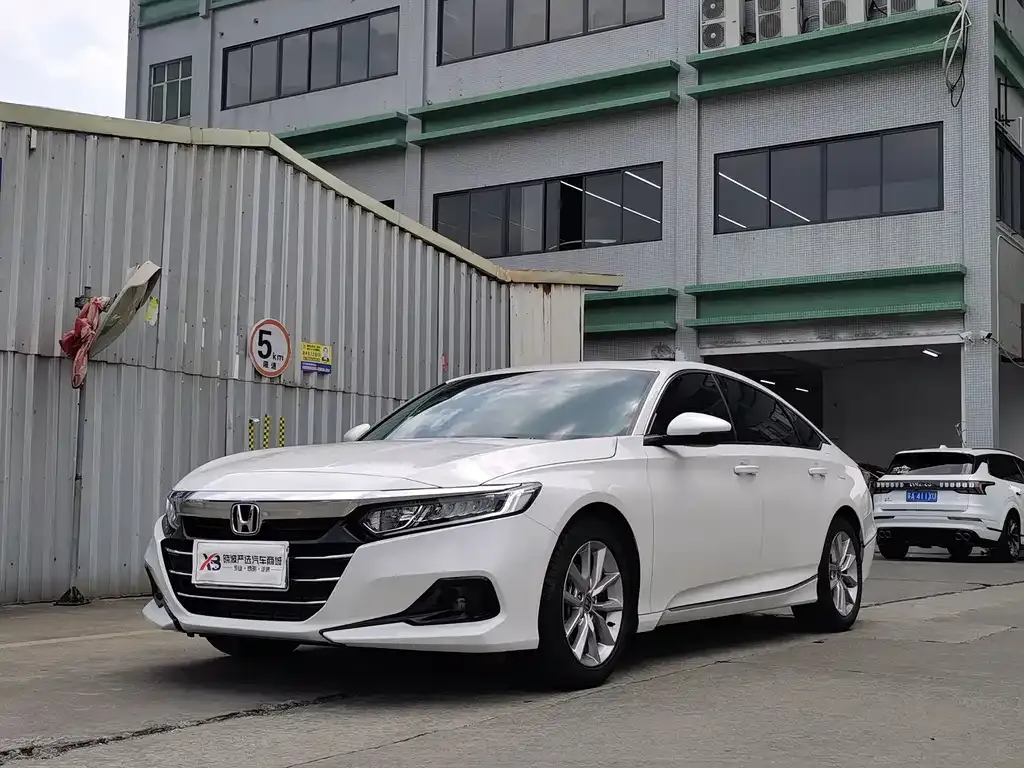 Honda Accord — фото 1