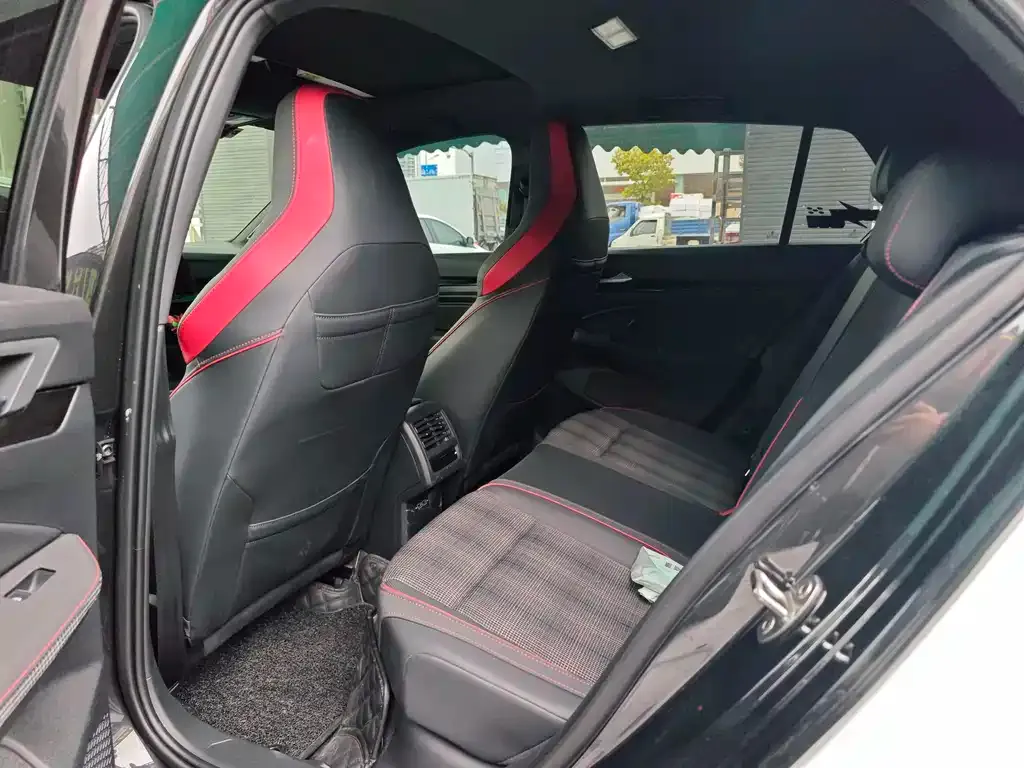 Volkswagen Golf GTI 2023 из CN, фото 3