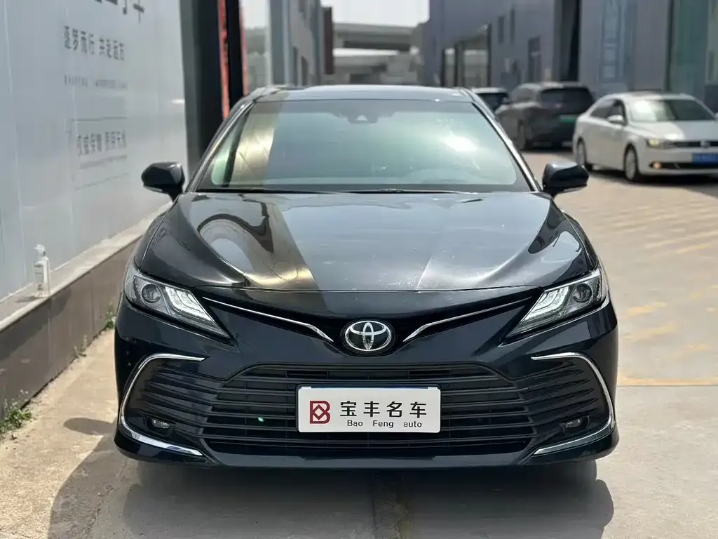 Toyota Camry — фото 3