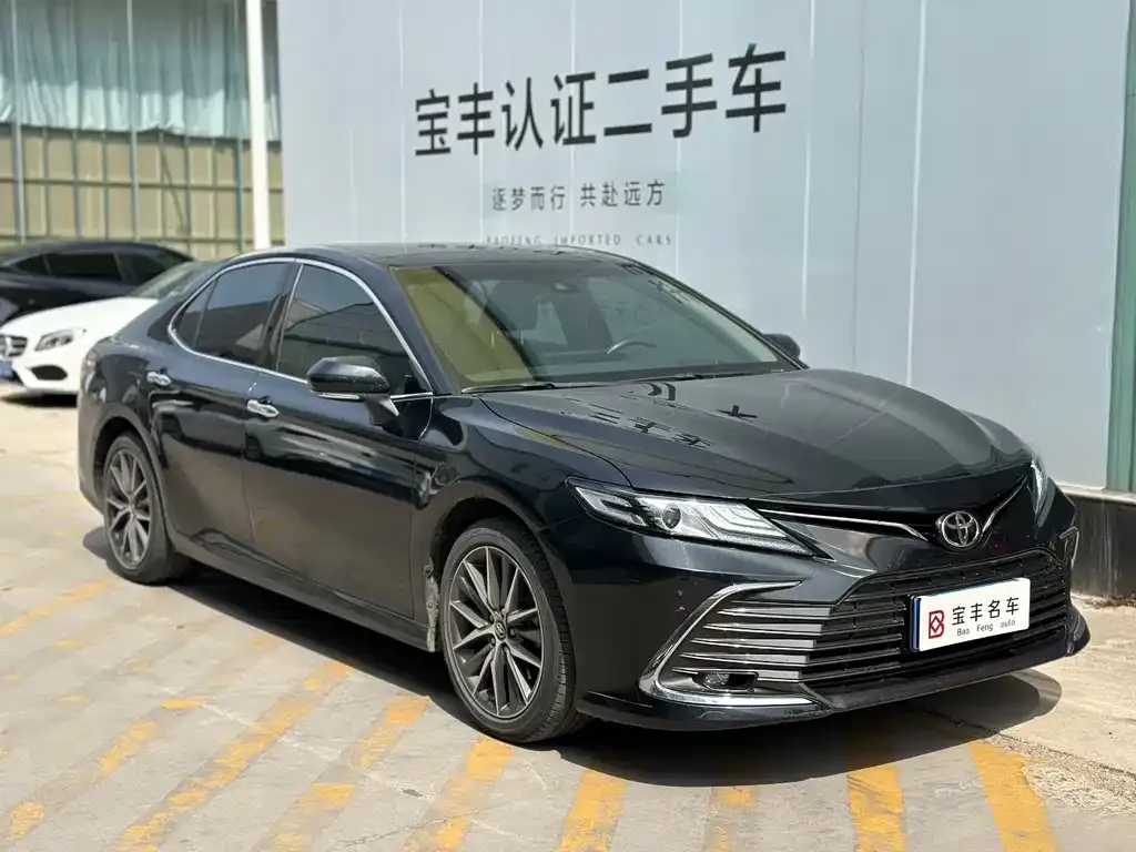 Toyota Camry — фото 2