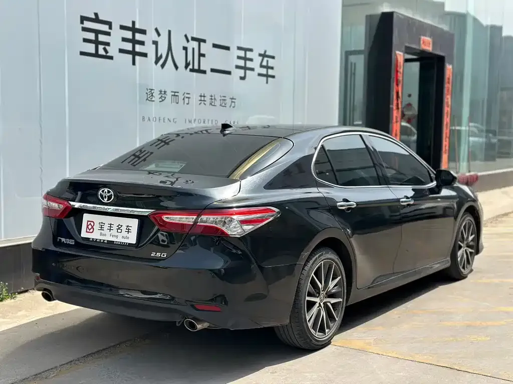 Toyota Camry — фото 7