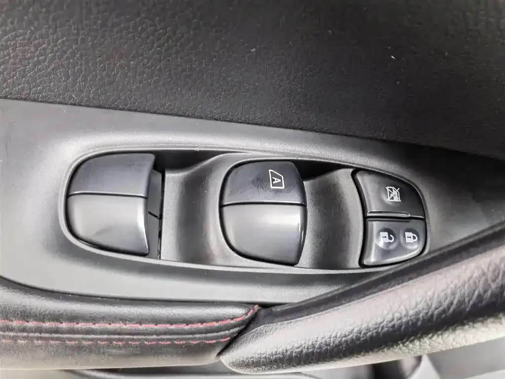 Nissan Qashqai — фото 9