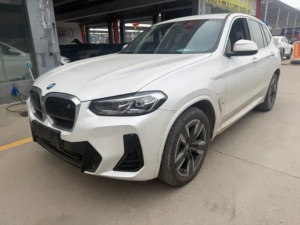 BMW iX3 — фото 1