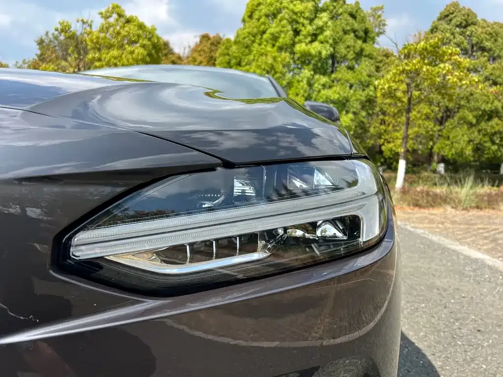 Volvo S90 — фото 3
