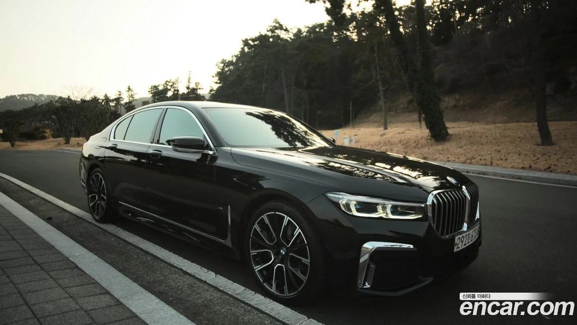 BMW 7-Series — фото 1