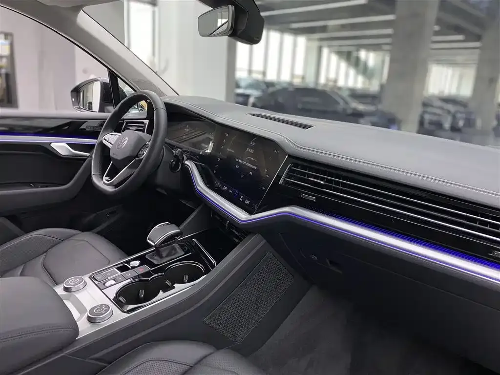 Volkswagen Touareg 2023 из CN, фото 10