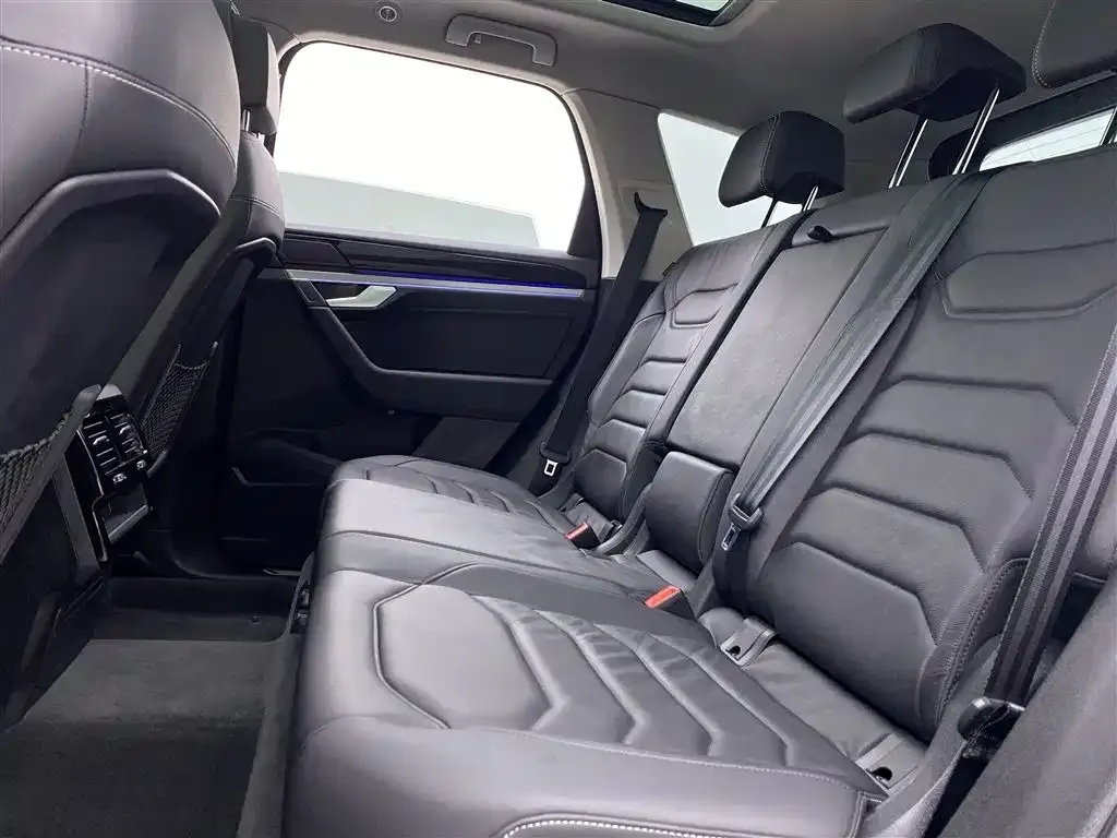 Volkswagen Touareg 2023 из CN, фото 9