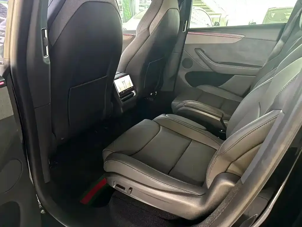 Tesla Model Y L — фото 3
