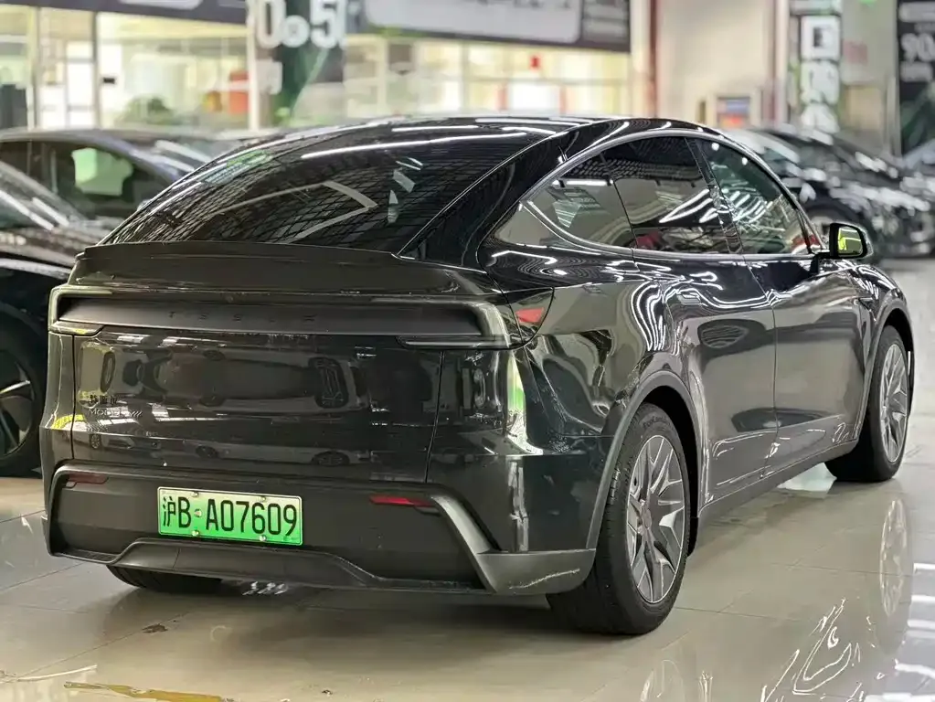 Tesla Model Y L — фото 7