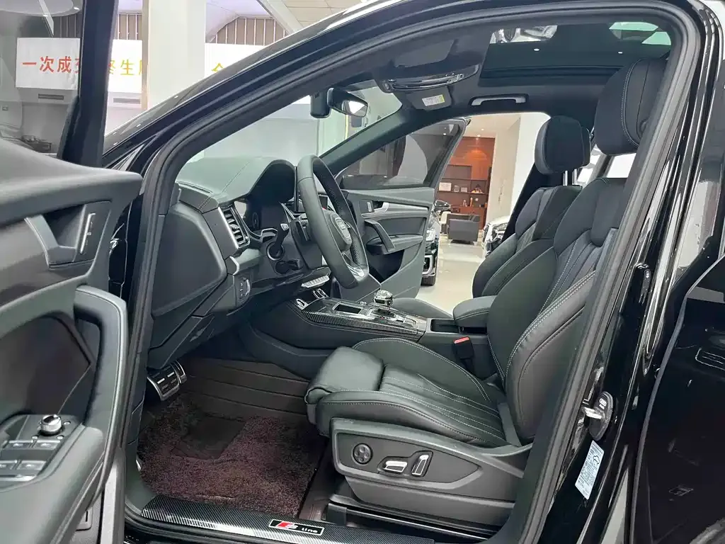 Audi Q5L — фото 5