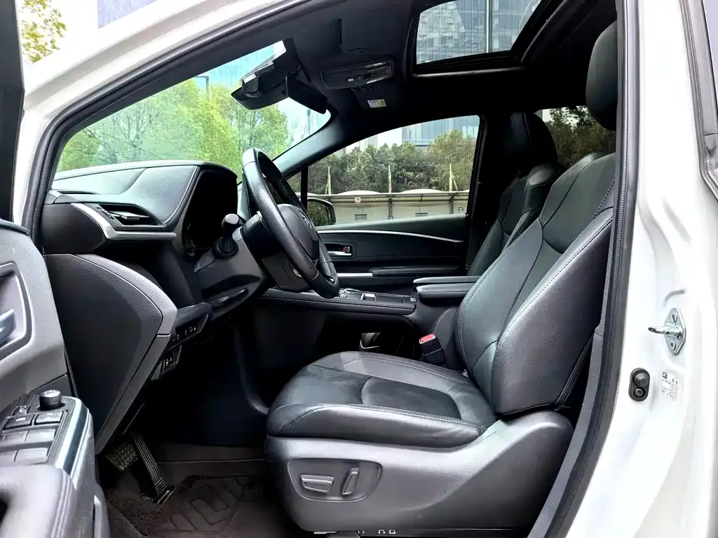 Toyota Sienna 2024 из CN, фото 6