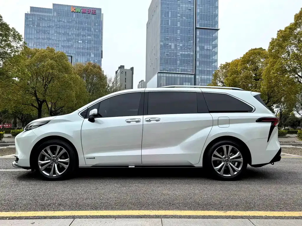 Toyota Sienna 2024 из CN, фото 10