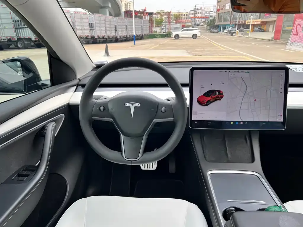 Tesla Model Y — фото 4