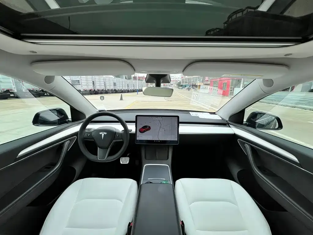 Tesla Model Y — фото 3