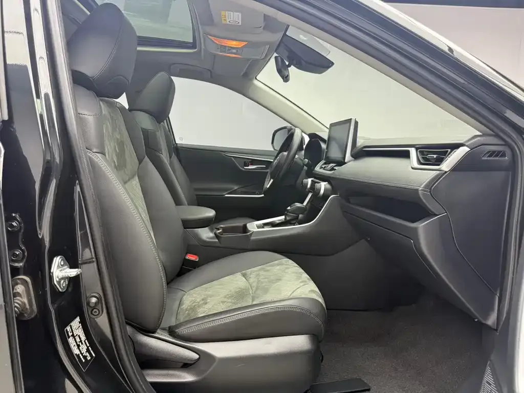 Toyota RAV4 2023 из CN, фото 7