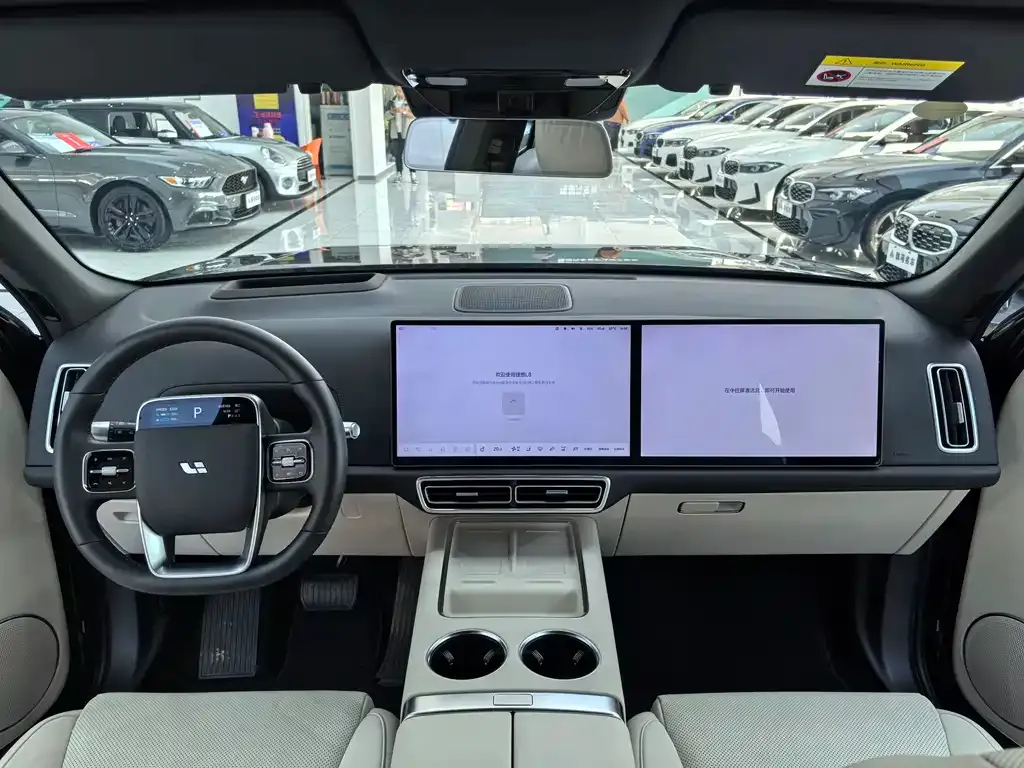 Li Auto L8 — фото 8
