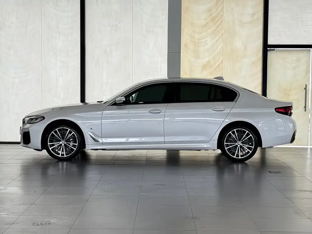 BMW 5 Series — фото 4