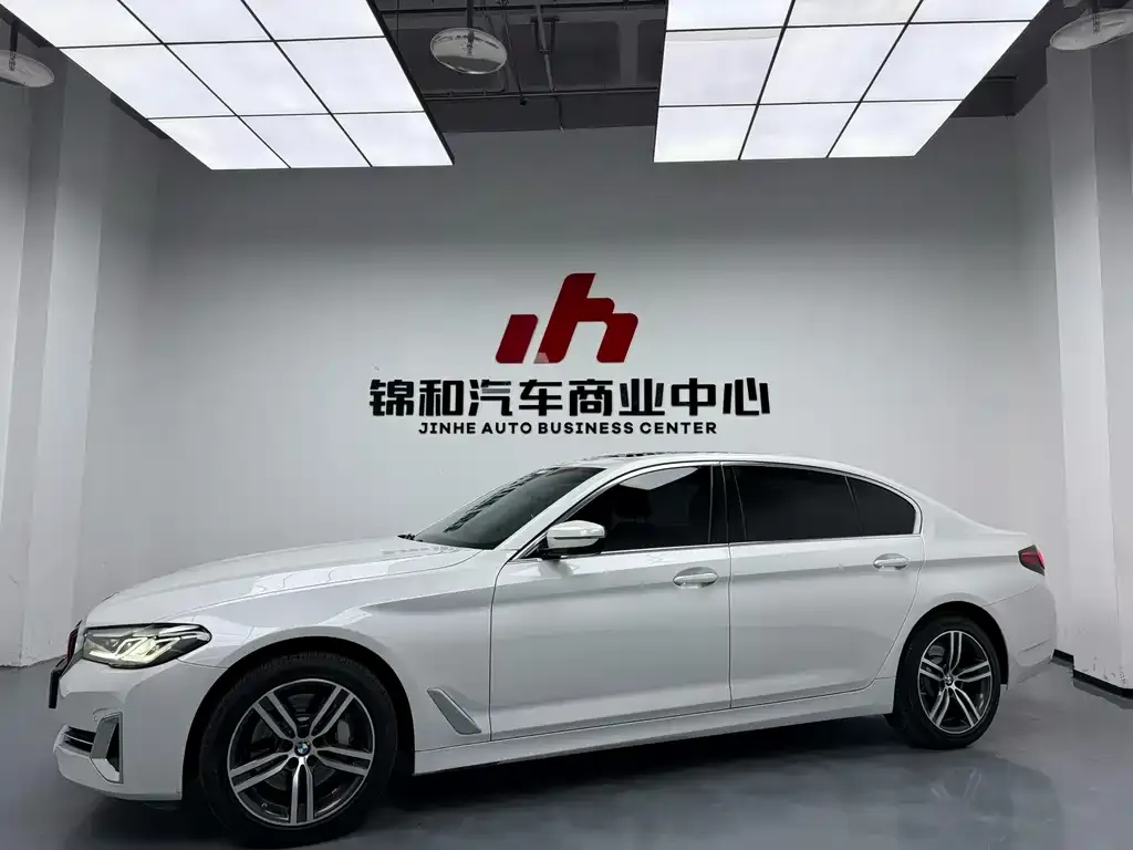 BMW 5 Series — фото 1