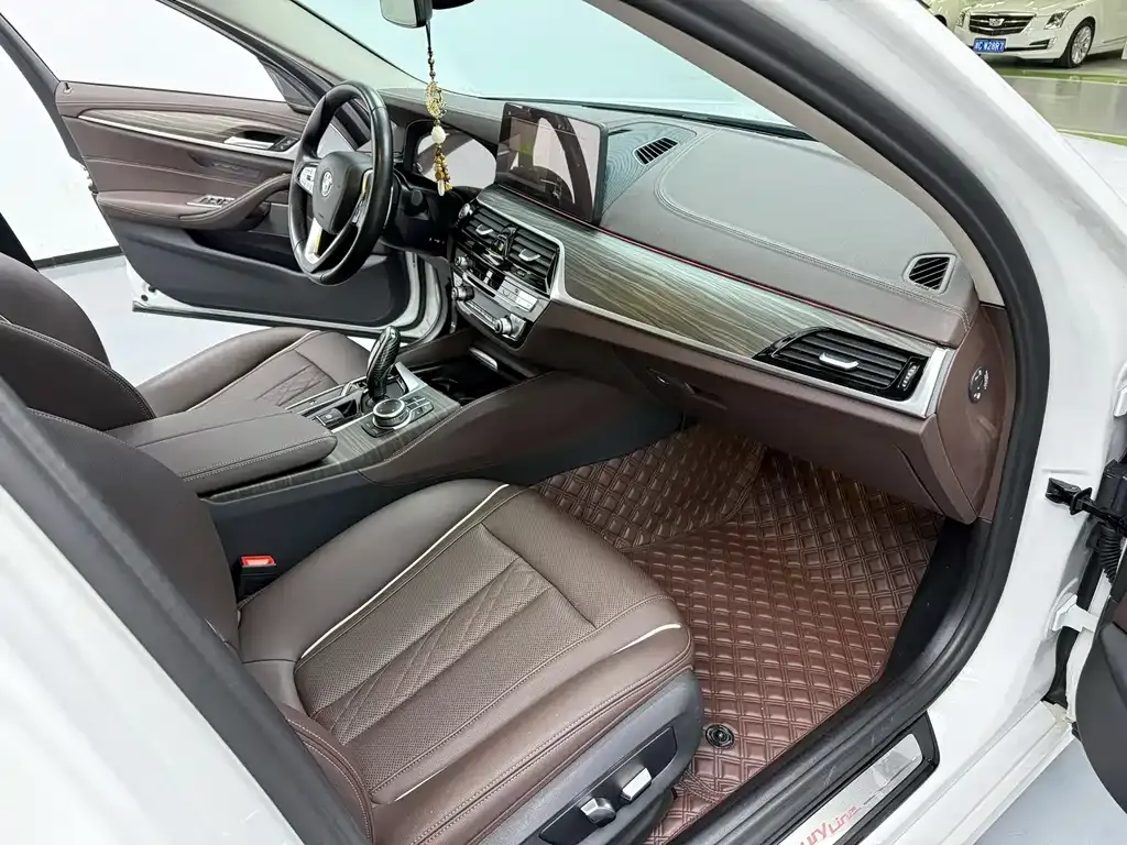 BMW 5 Series — фото 10