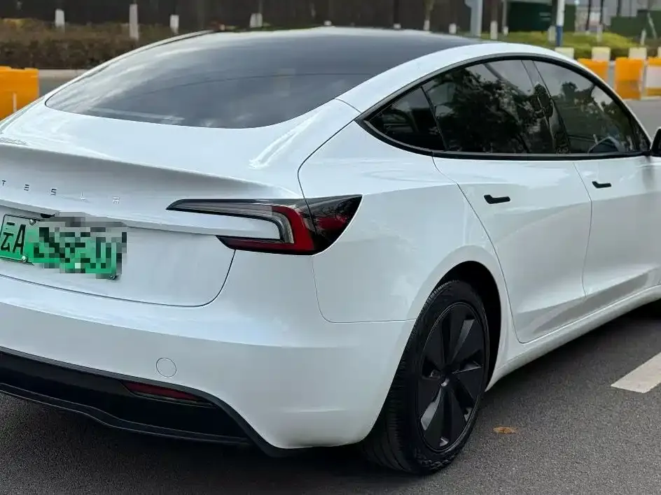 Tesla Model 3 — фото 10