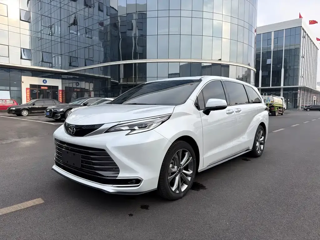 Toyota Sienna — фото 9
