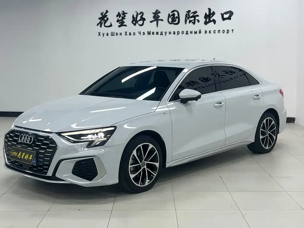 Audi A3 — фото 1