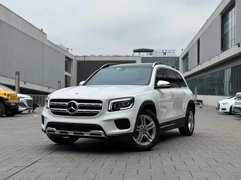 Mercedes-Benz GLB — фото 1