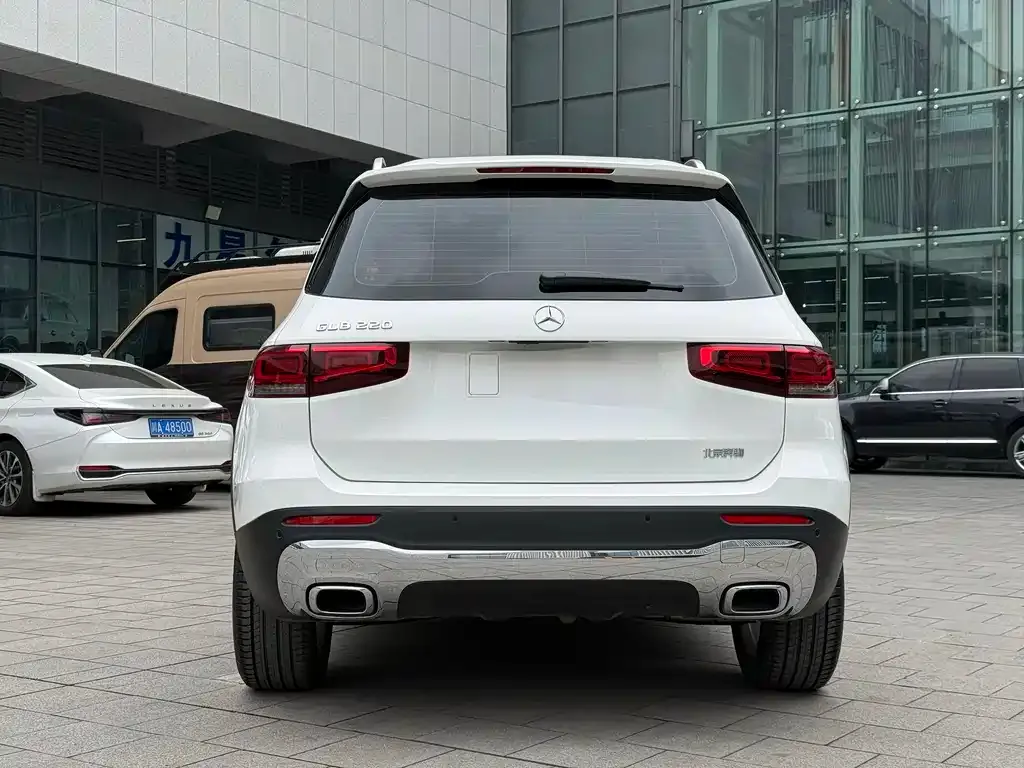 Mercedes-Benz GLB — фото 10