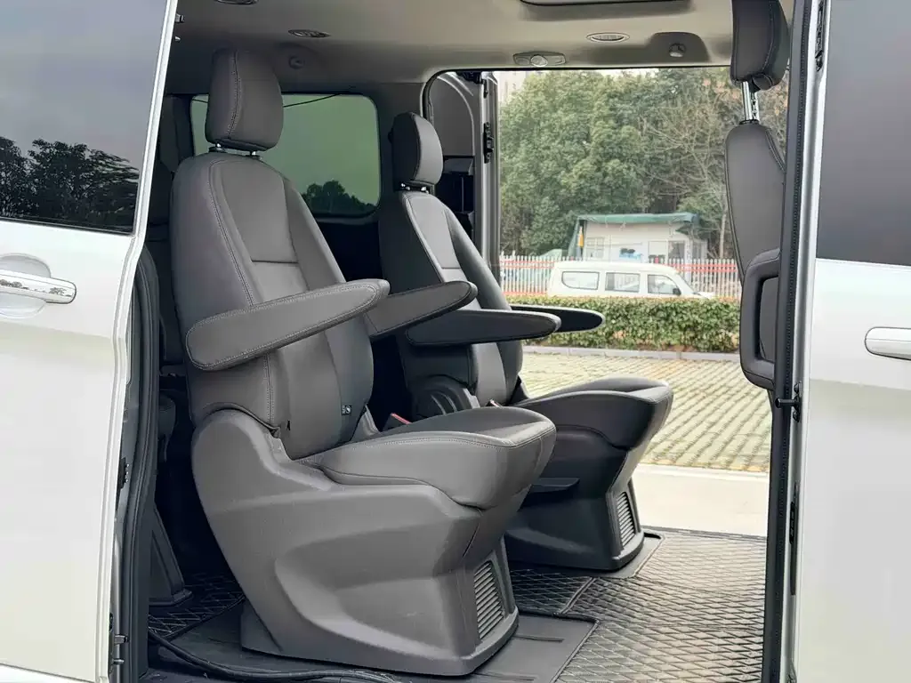 Ford Tourneo — фото 8