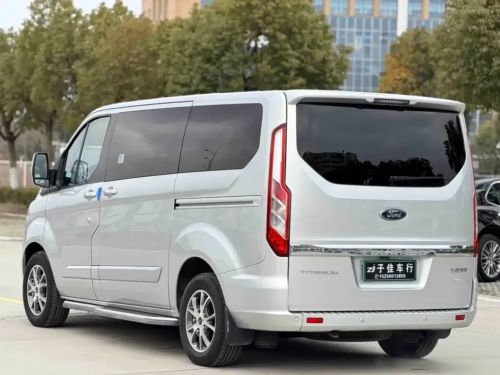 Ford Tourneo — фото 6
