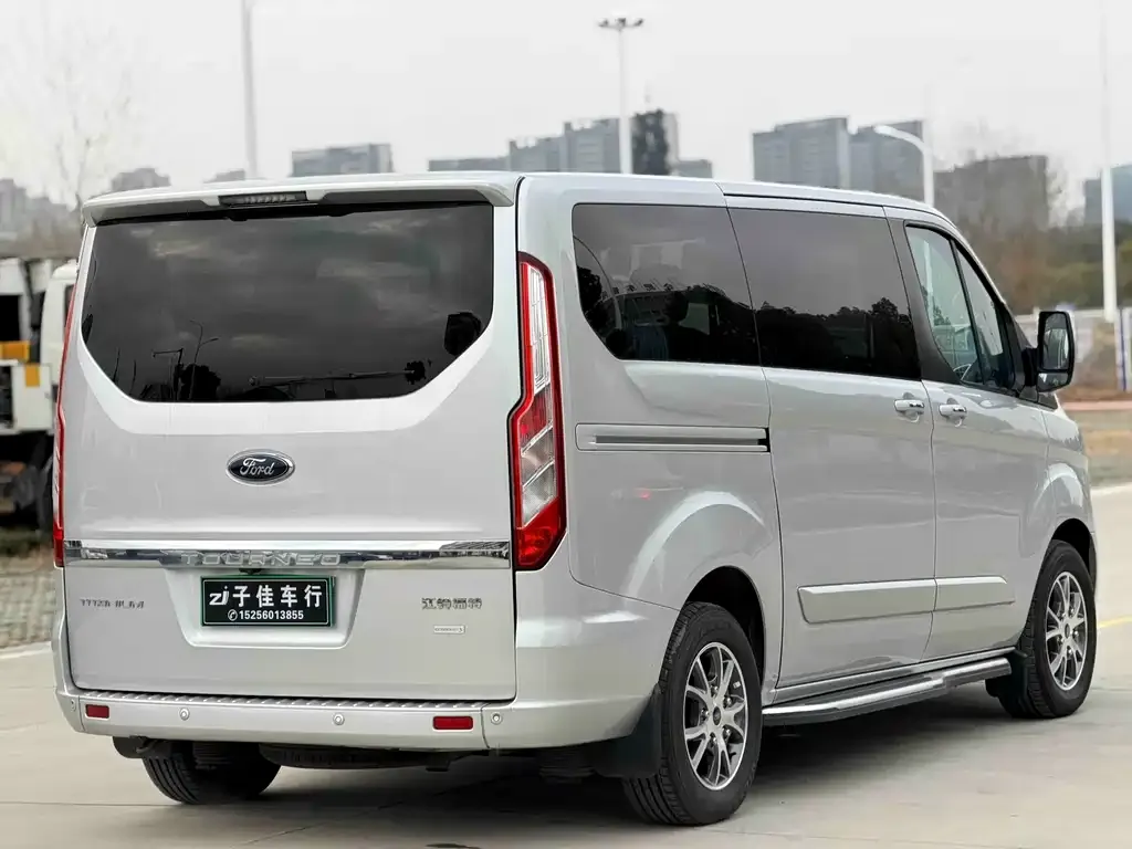Ford Tourneo — фото 7