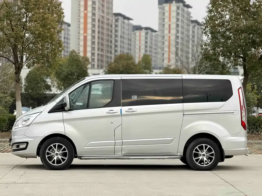 Ford Tourneo — фото 5