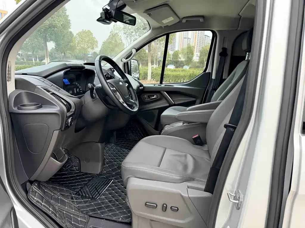 Ford Tourneo — фото 3