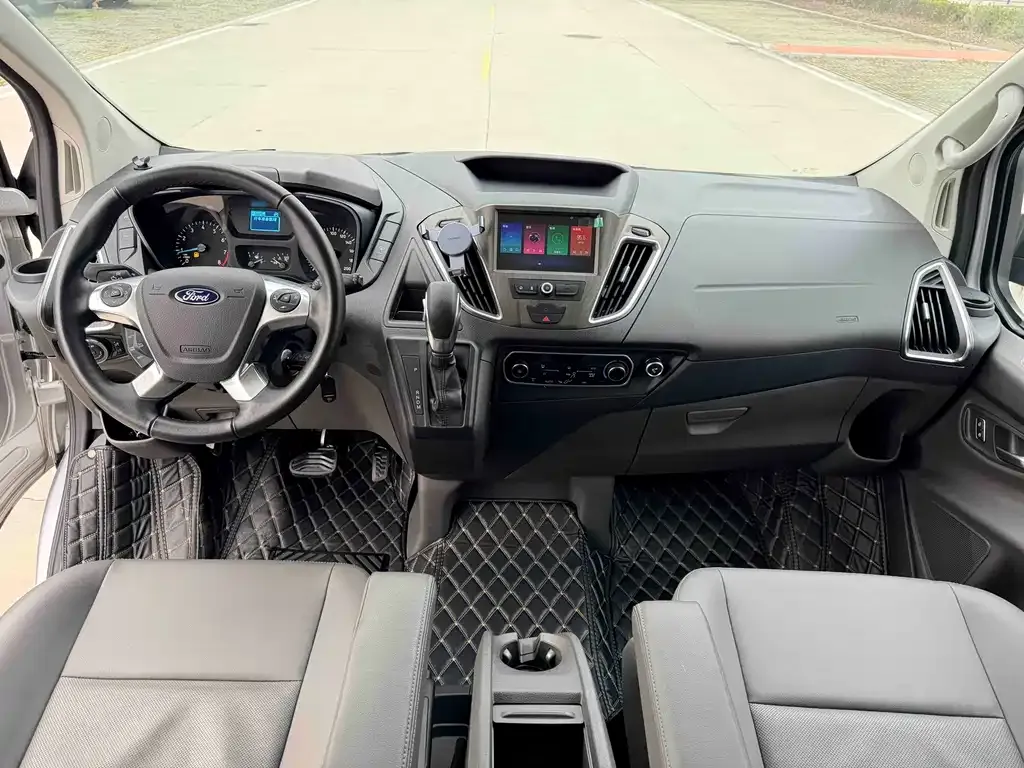 Ford Tourneo — фото 9