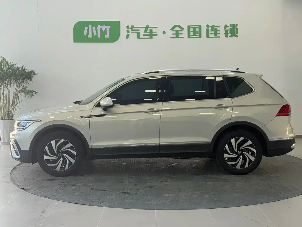 Volkswagen Tiguan L — фото 5