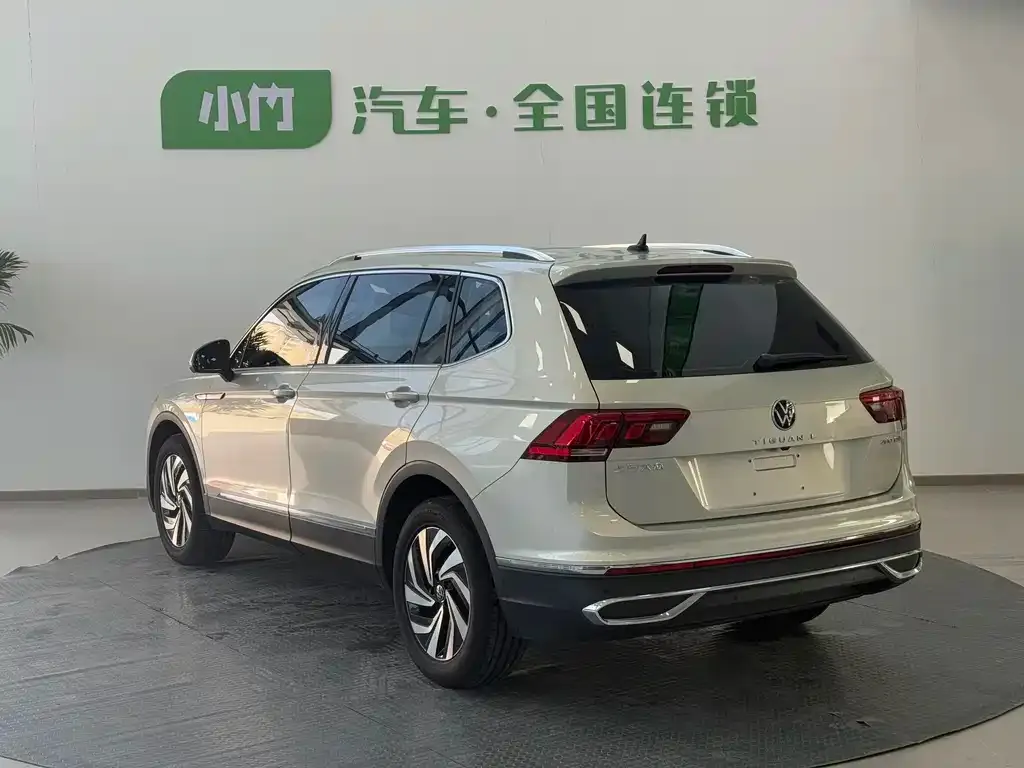 Volkswagen Tiguan L — фото 10